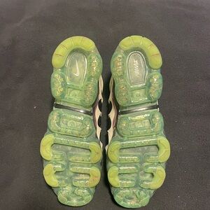 Men Nike vapormax size 10.5 fair condition,& Nike hoodie to match size large